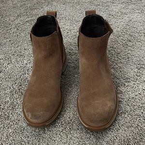 Sorel Emilie size 8. Used. Light brown. Slip on.